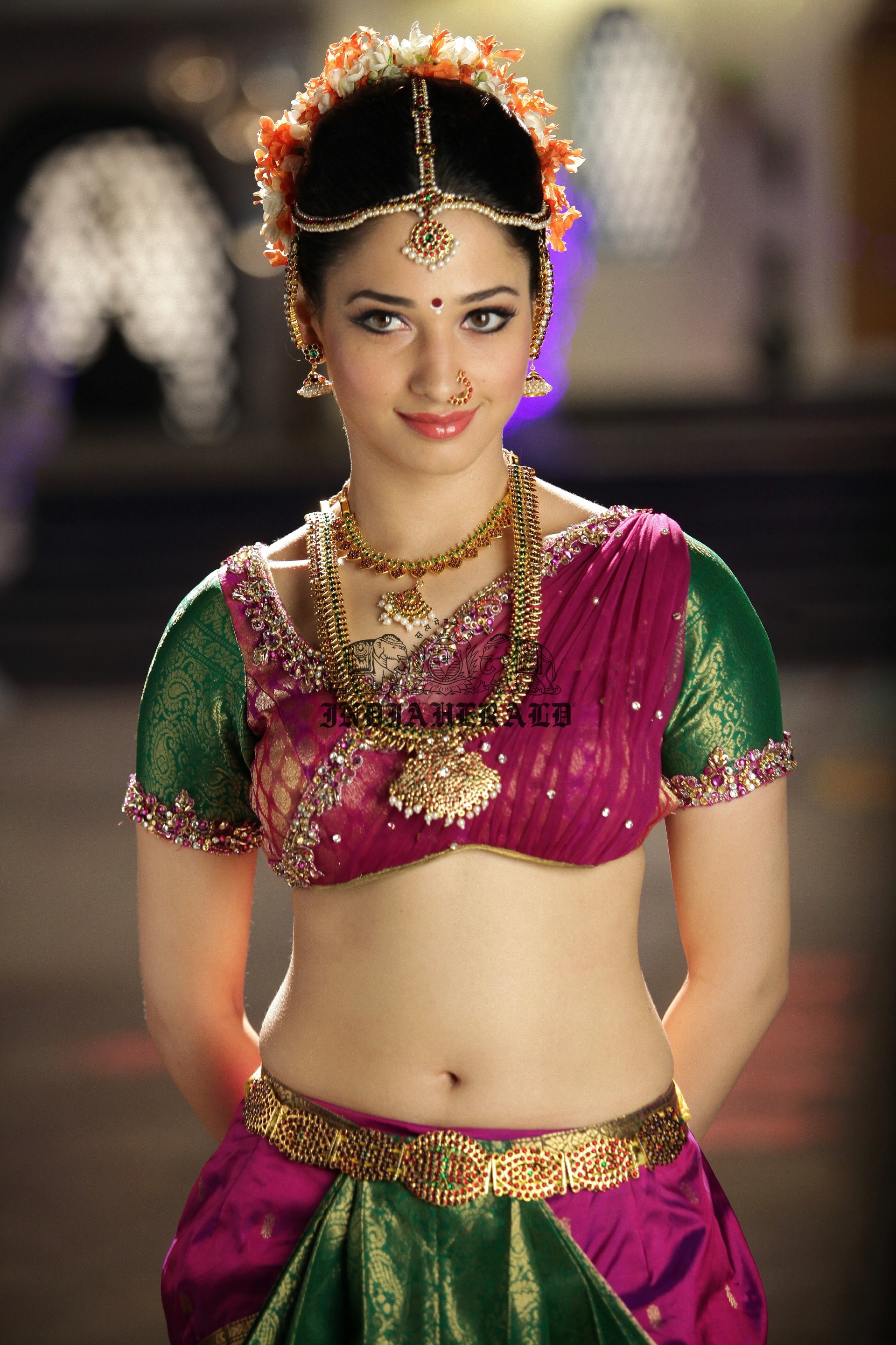 Hottest High Clarity Photos of Tamanna in Saree exposing her navel and midriff Set 1