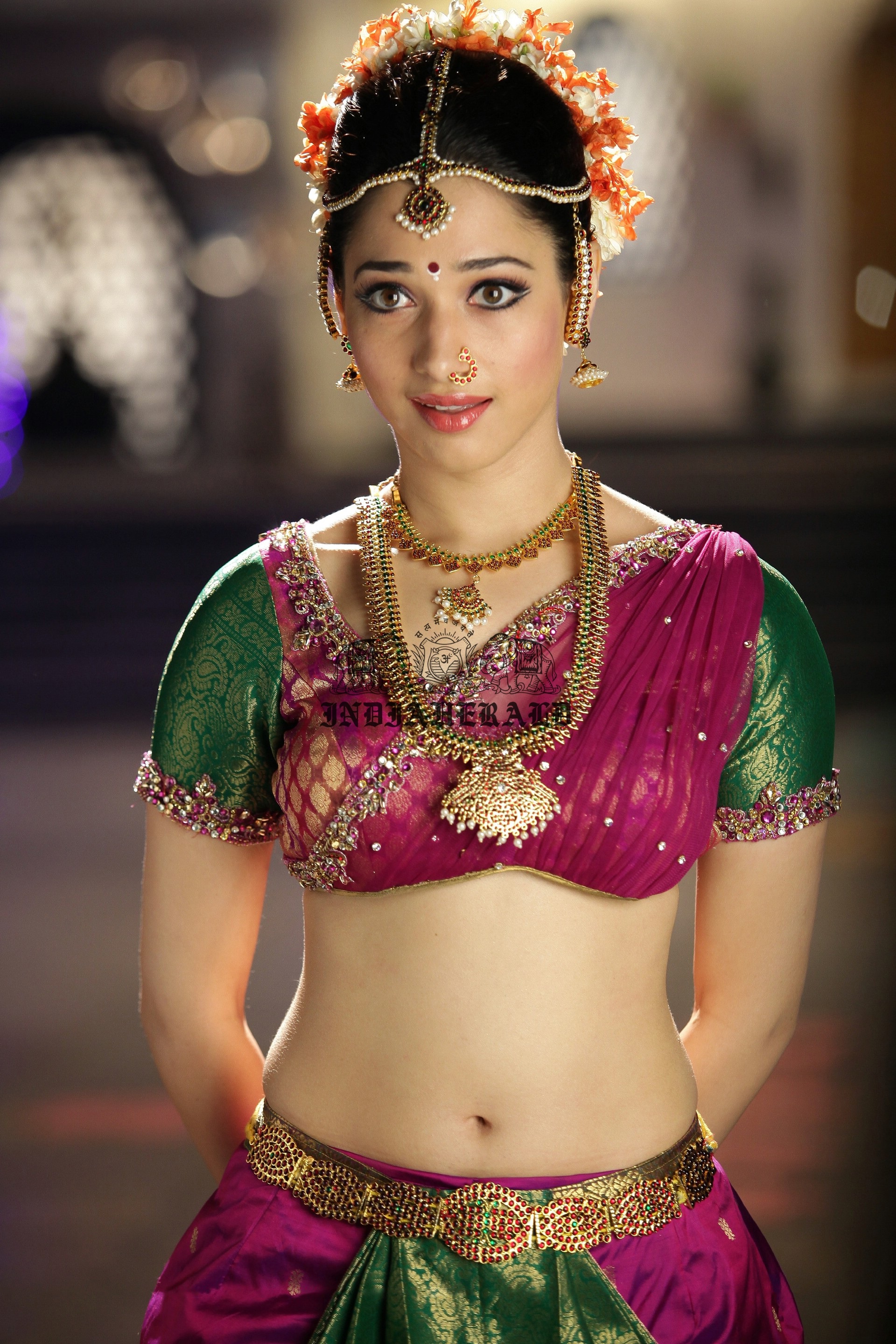 Hottest High Clarity Photos of Tamanna in Saree exposing her navel and midriff Set 1