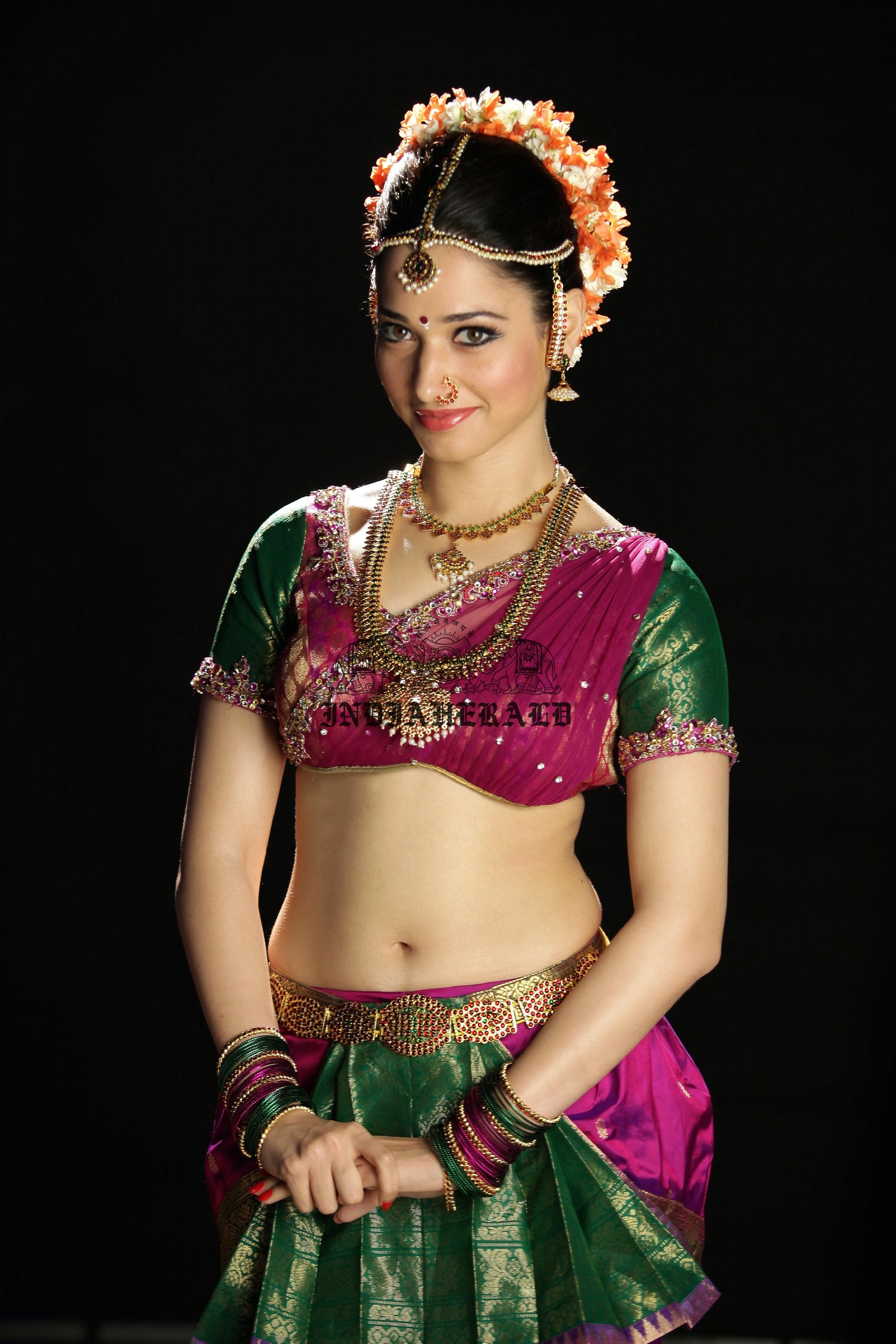 Hottest High Clarity Photos of Tamanna in Saree exposing her navel and midriff Set 2