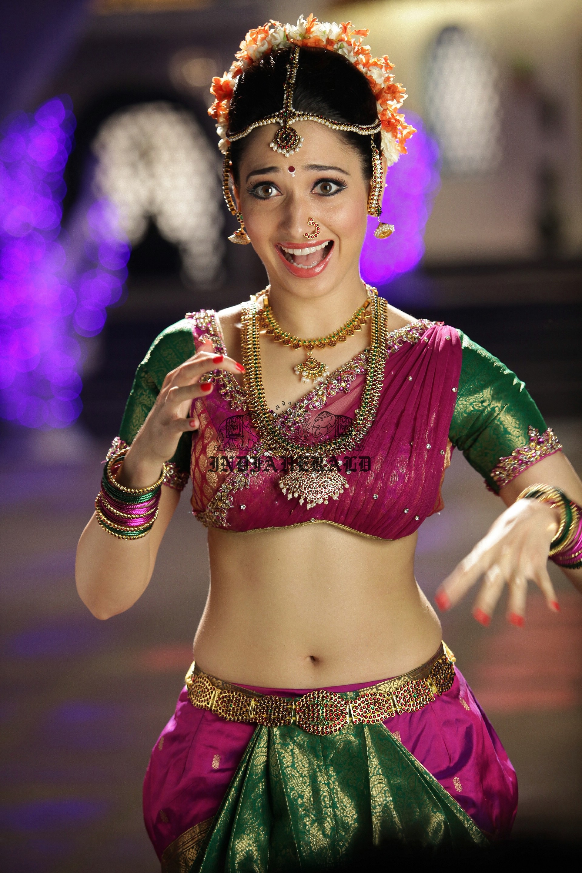 Hottest High Clarity Photos of Tamanna in Saree exposing her navel and midriff Set 2