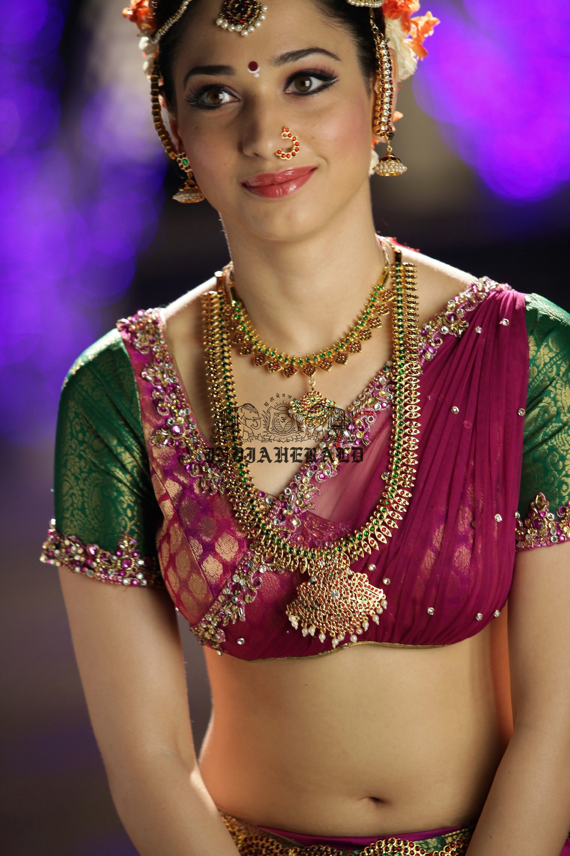 Hottest High Clarity Photos of Tamanna in Saree exposing her navel and midriff Set 2