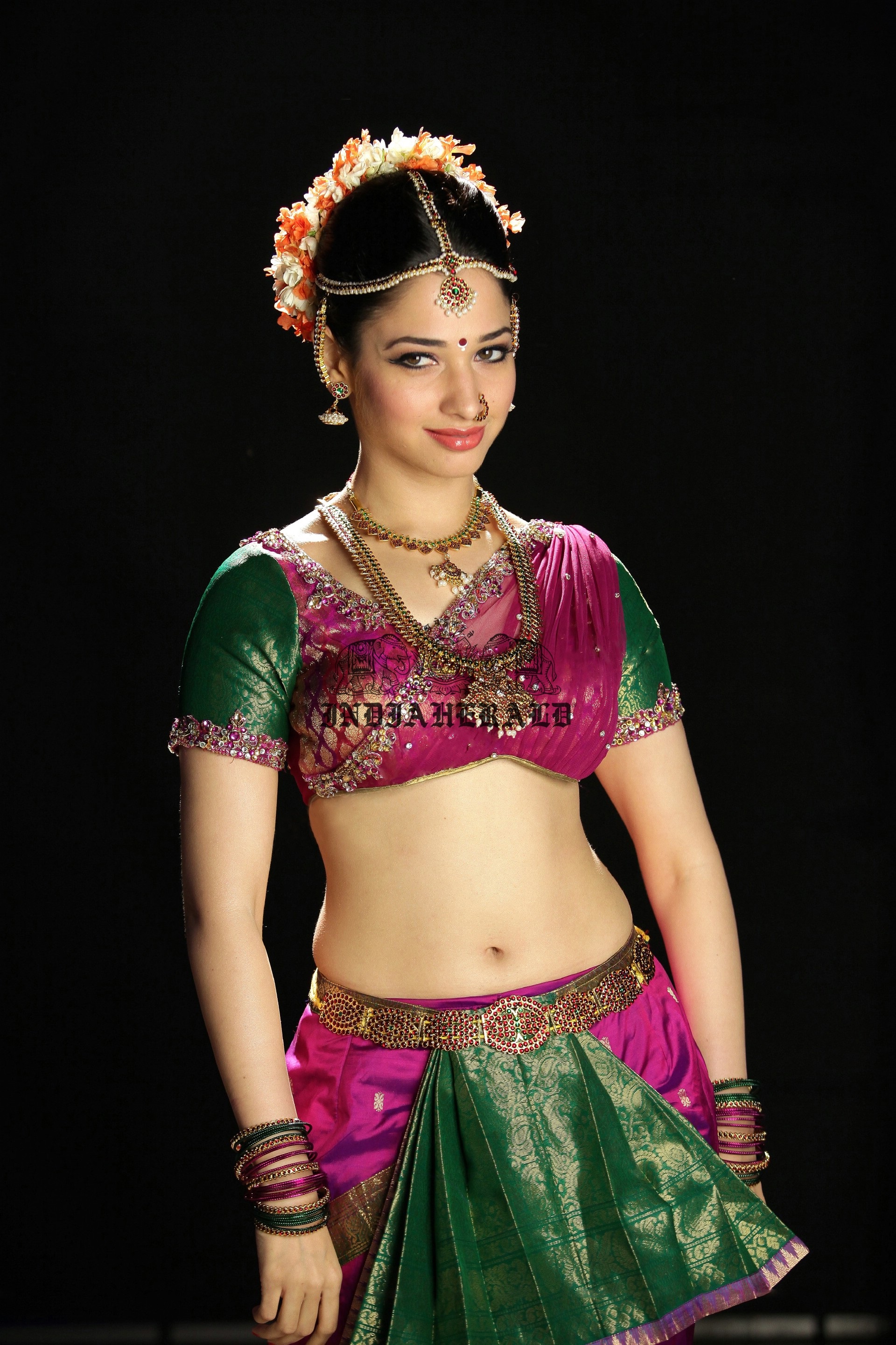 Hottest High Clarity Photos of Tamanna in Saree exposing her navel and midriff Set 3