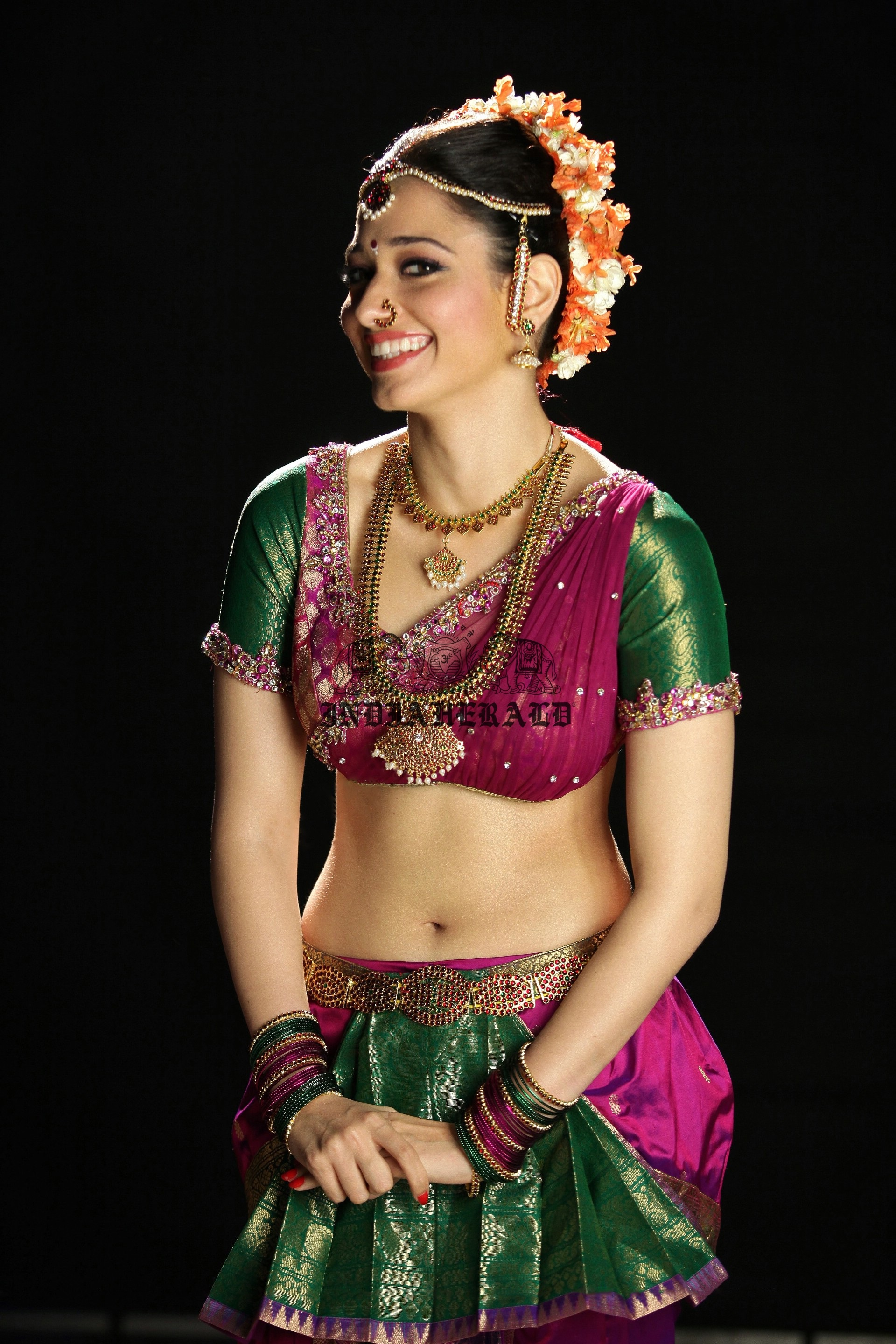 Hottest High Clarity Photos of Tamanna in Saree exposing her navel and midriff Set 3