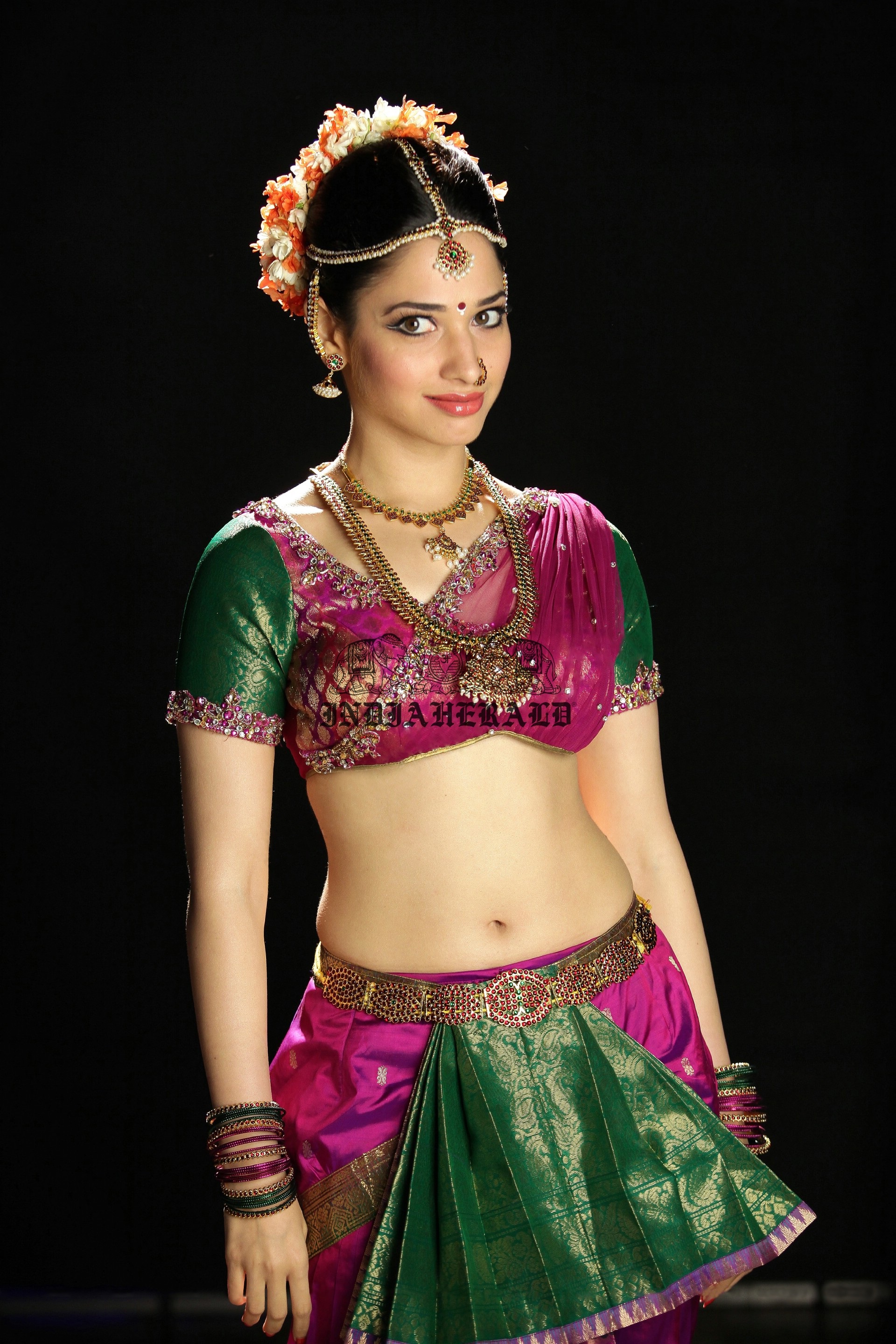 Hottest High Clarity Photos of Tamanna in Saree exposing her navel and midriff Set 3