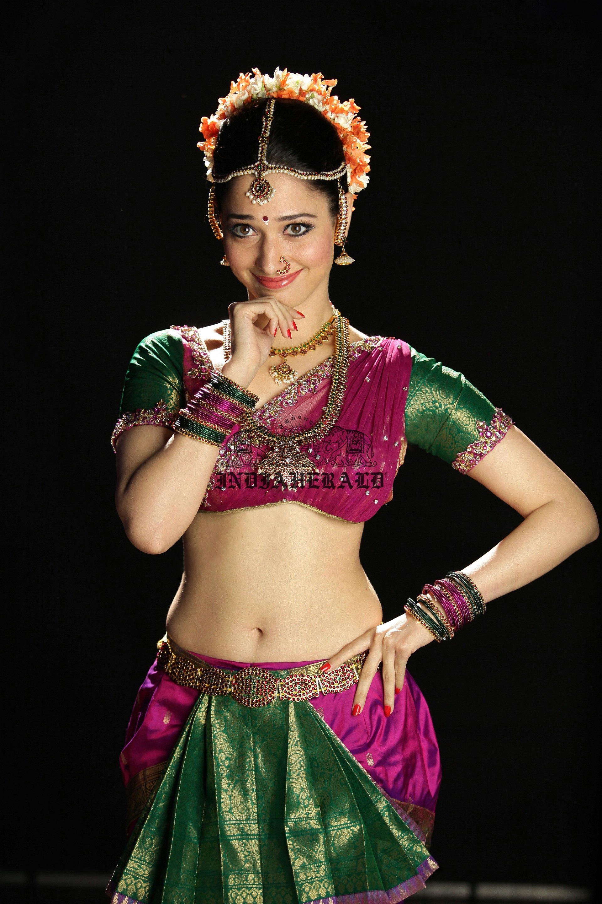 Hottest High Clarity Photos of Tamanna in Saree exposing her navel and midriff Set 3