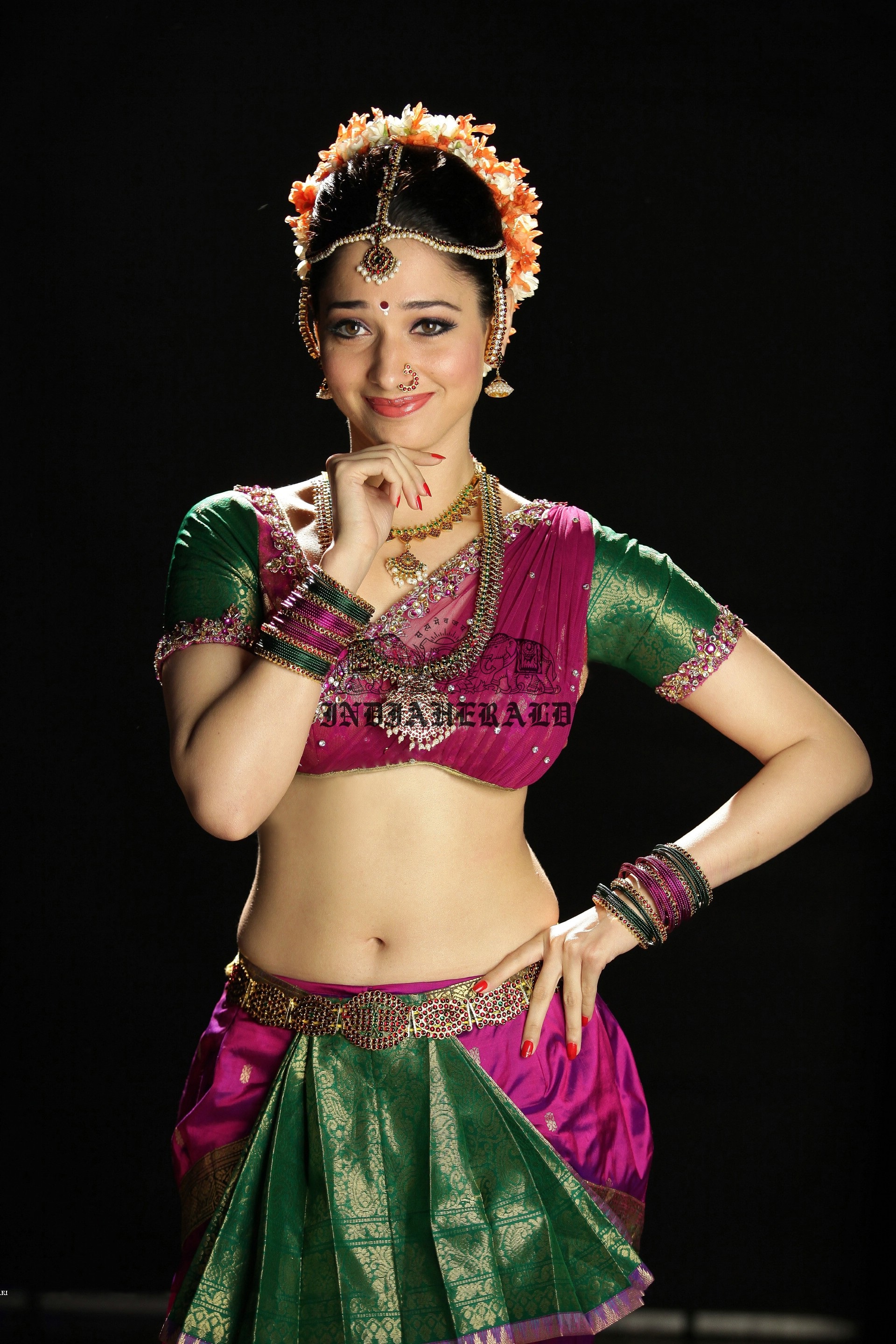 Hottest High Clarity Photos of Tamanna in Saree exposing her navel and midriff Set 3