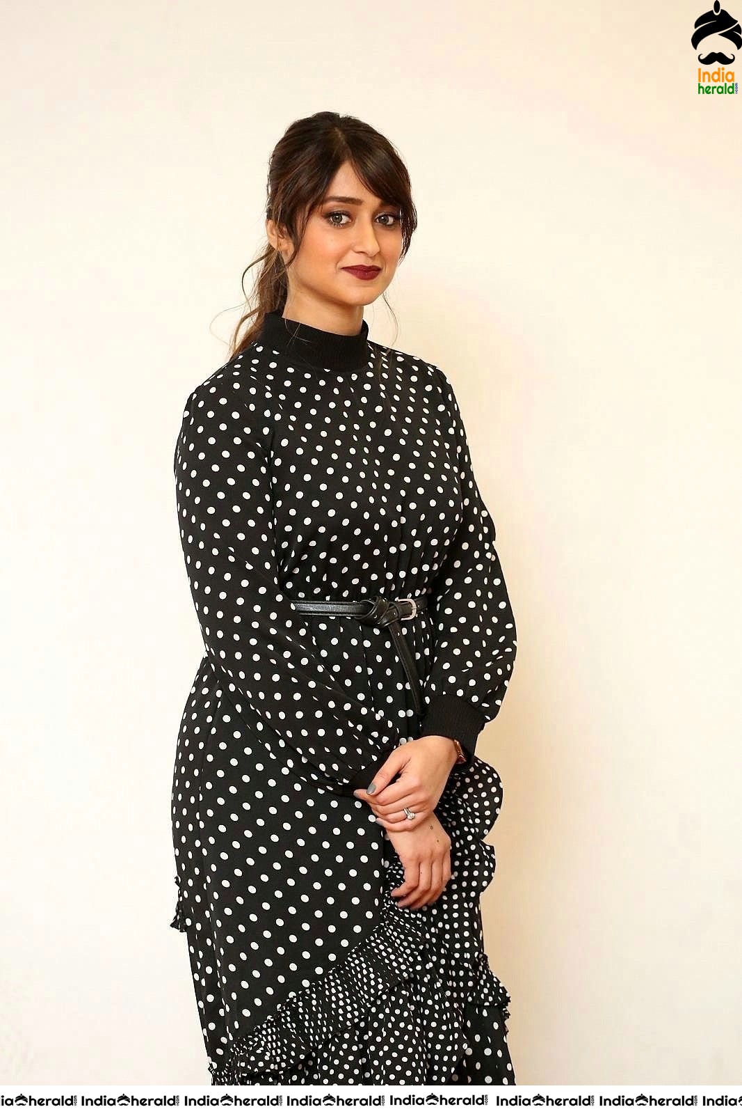 Ileana D Cruz Latest Sizzling Photos Set 1