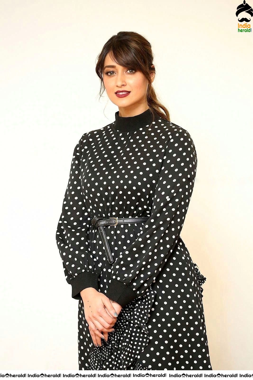 Ileana D Cruz Latest Sizzling Photos Set 2