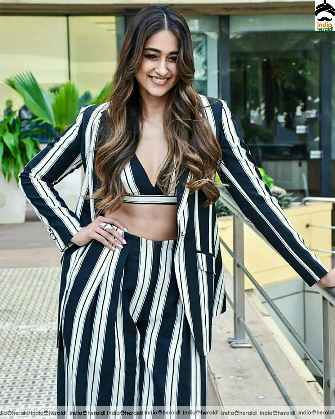 Ileana Hot in Deep Cleavage And Sexy Curves In Black And White Dress