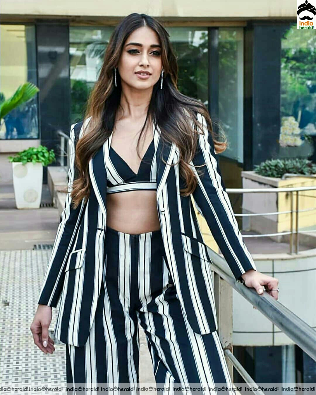 Ileana Hot in Deep Cleavage And Sexy Curves In Black And White Dress