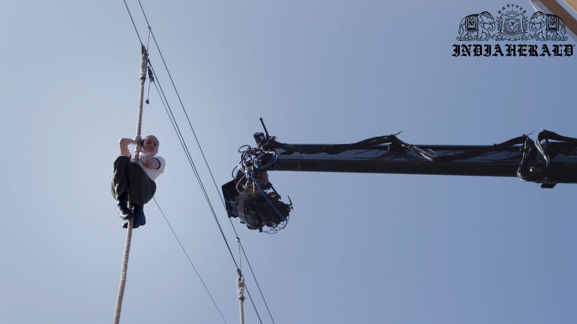 INDIA HERALD EXCLUSIVE UNSEEN BEHIND THE SCENES PHOTOS OF CAPTAIN MARVEL