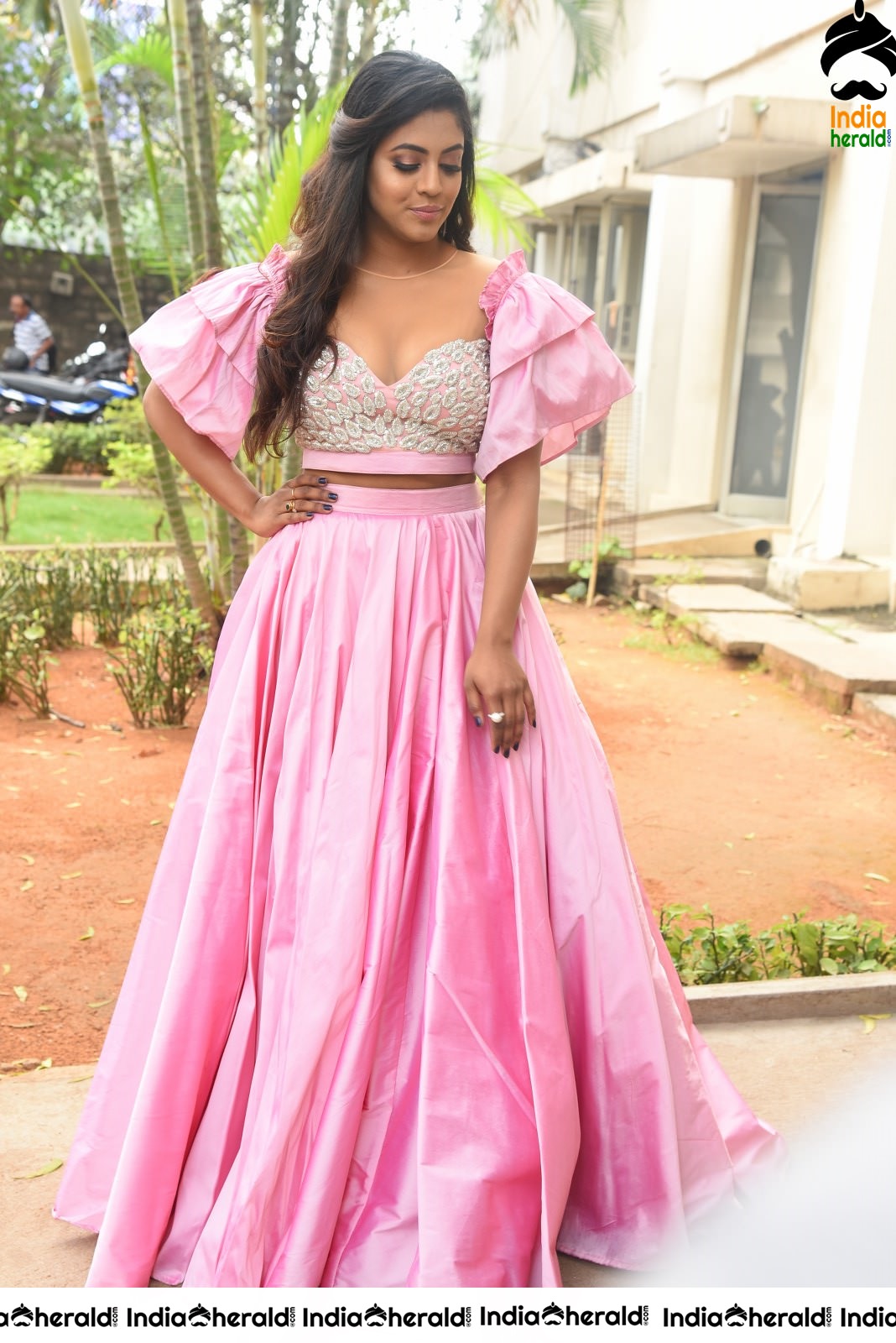 Iniya Latest Hot Photos in Pink flaunting her back Set 2