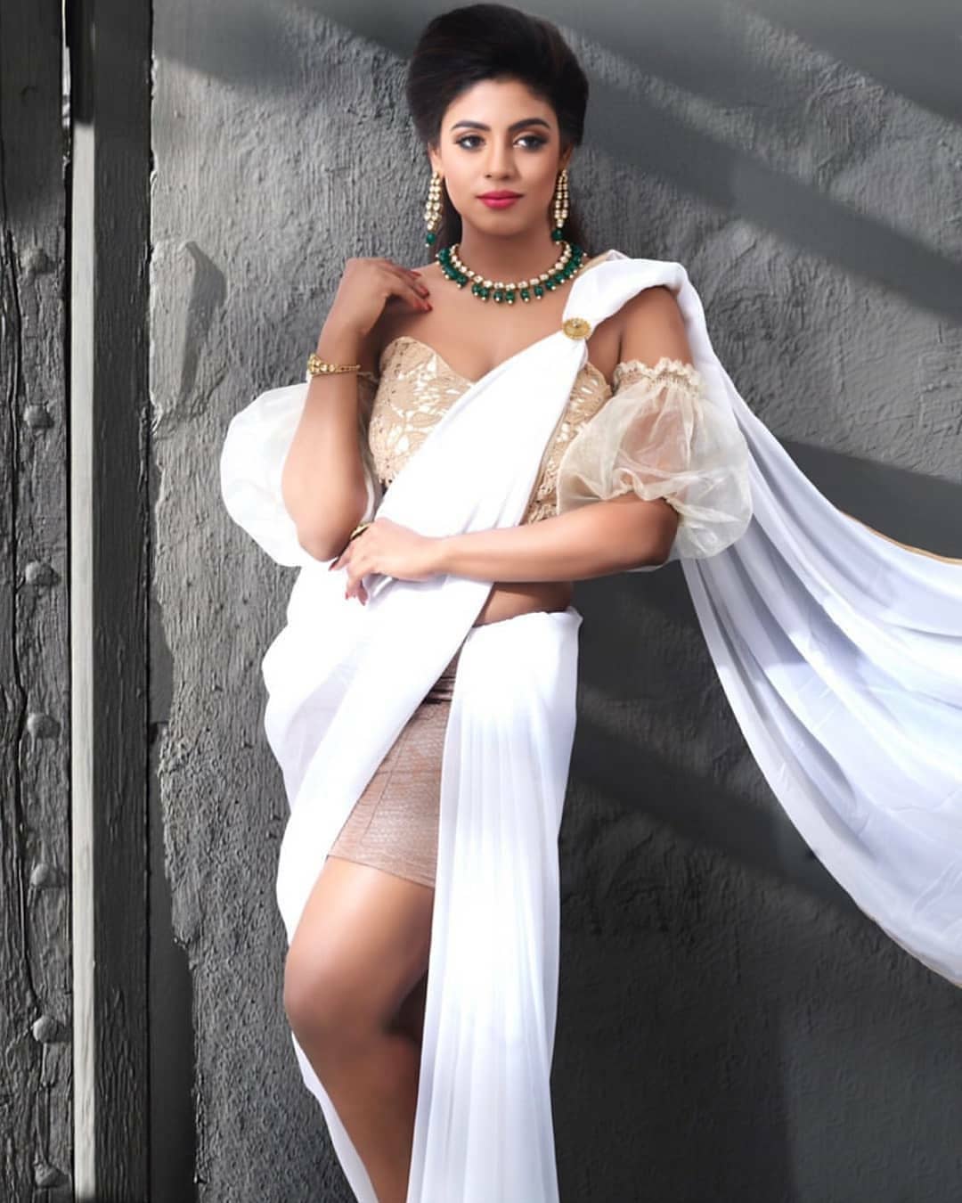 Iniya Latest Hot Stills