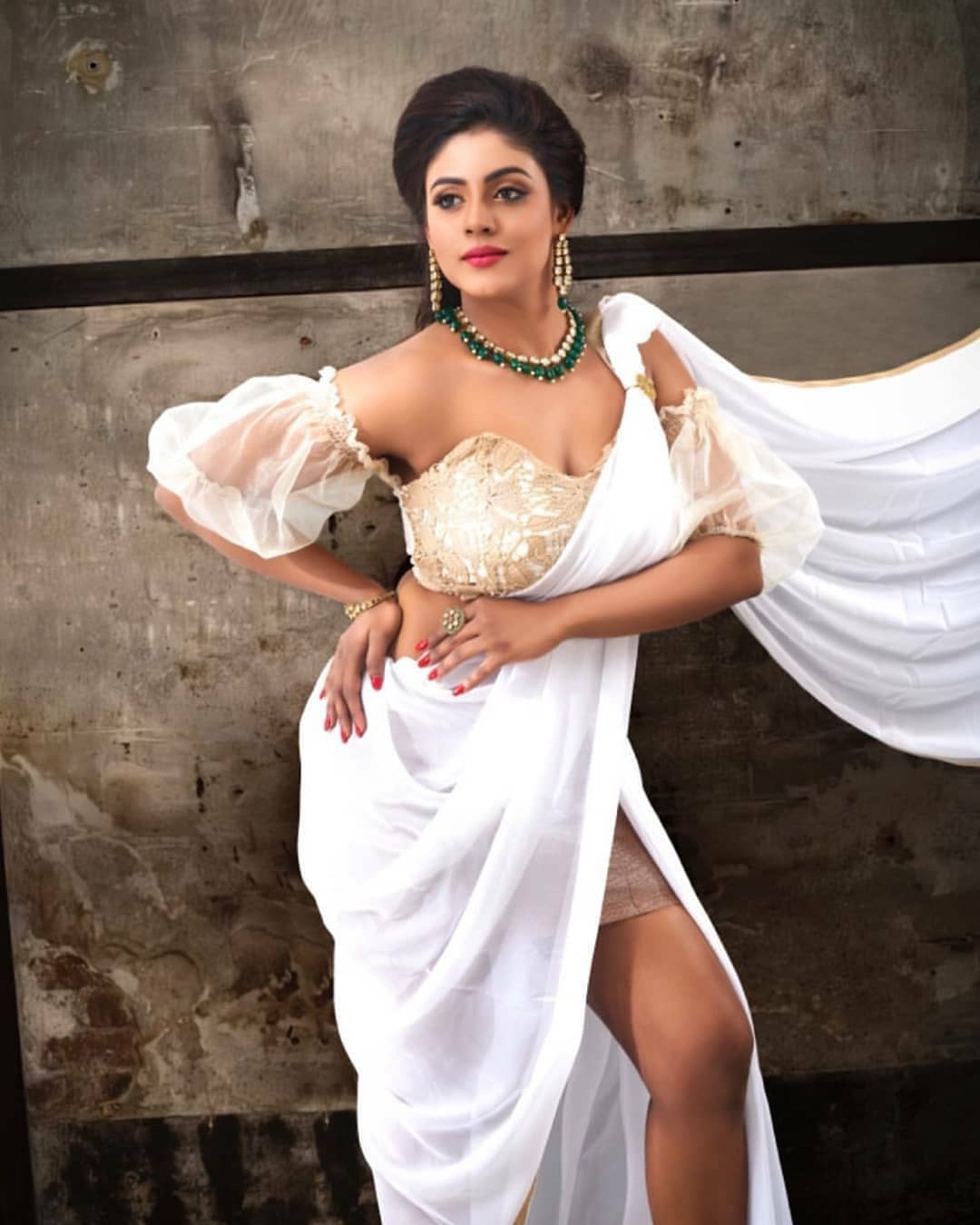 Iniya Latest Hot Stills