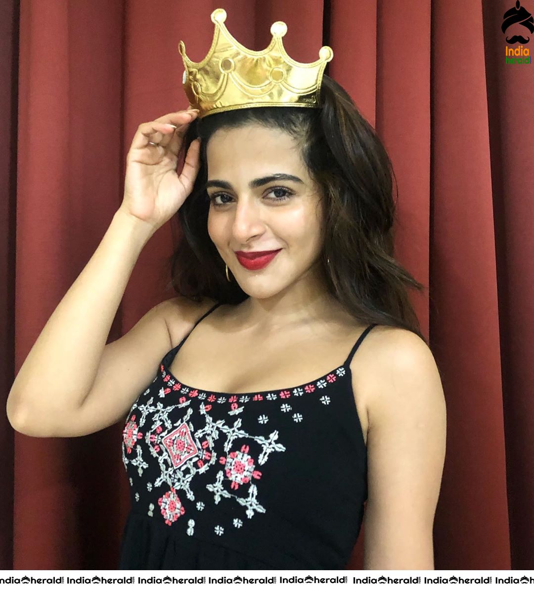 Iswarya Menon Hot Photos Collection Set 1