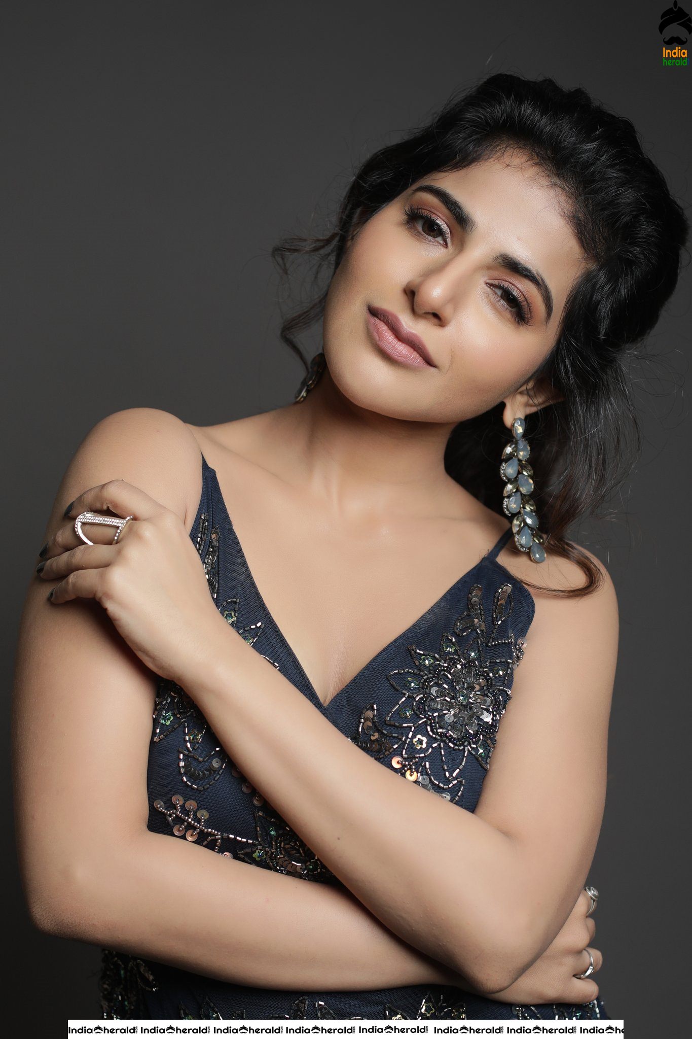 Iswarya Menon Hot Photos Collection Set 1