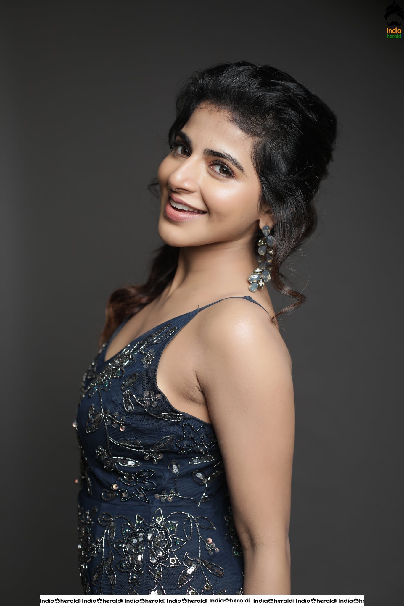 Iswarya Menon Hot Photos Collection Set 1