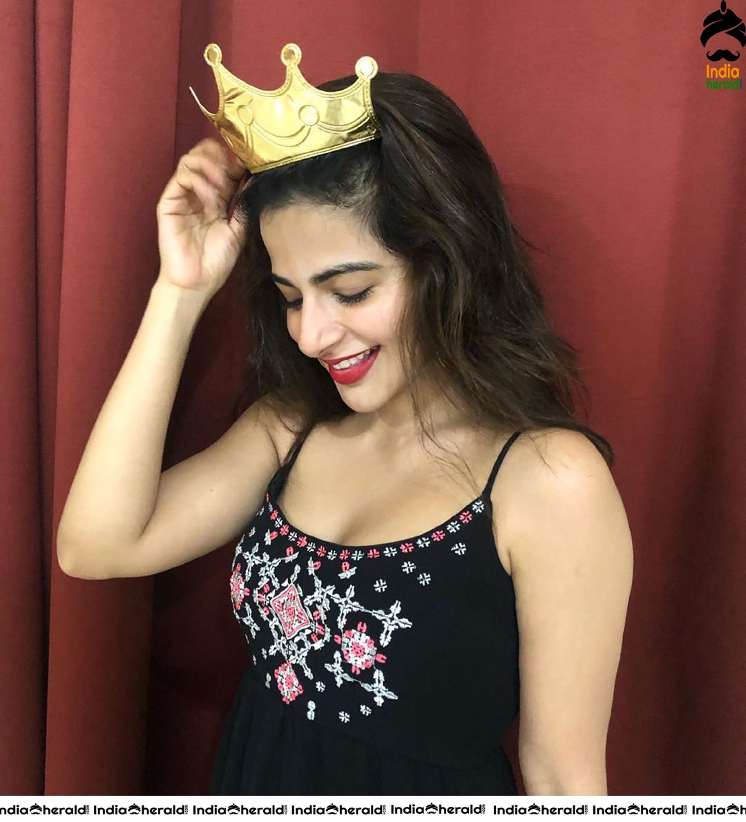 Iswarya Menon Hot Photos Collection Set 1