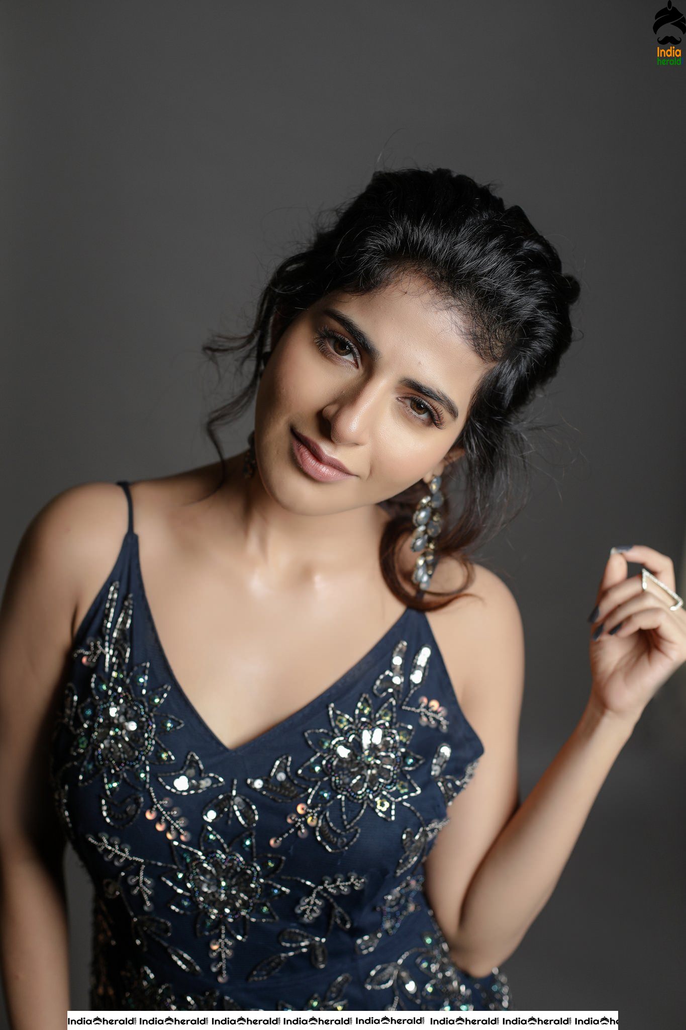 Iswarya Menon Hot Photos Collection Set 1