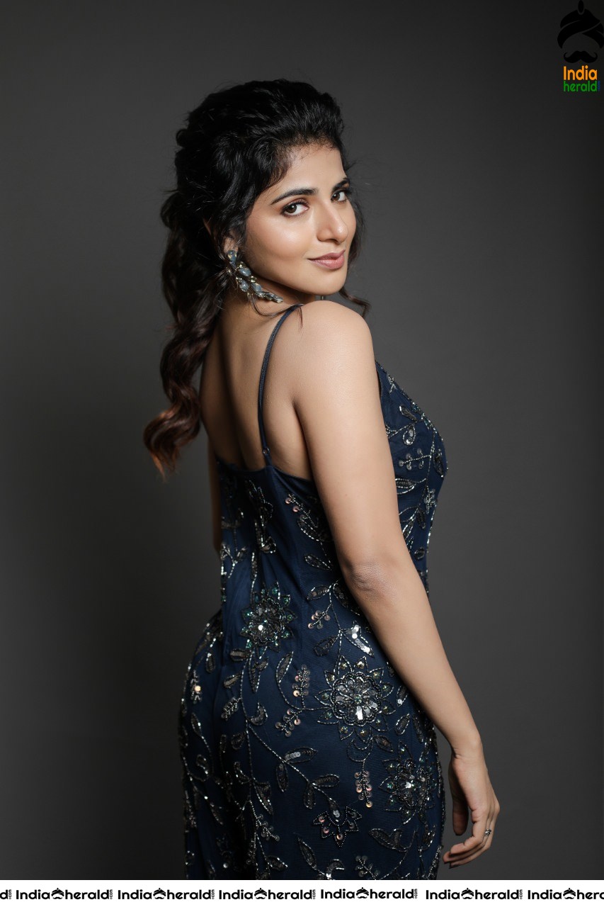 Iswarya Menon Hot Photos Collection Set 1