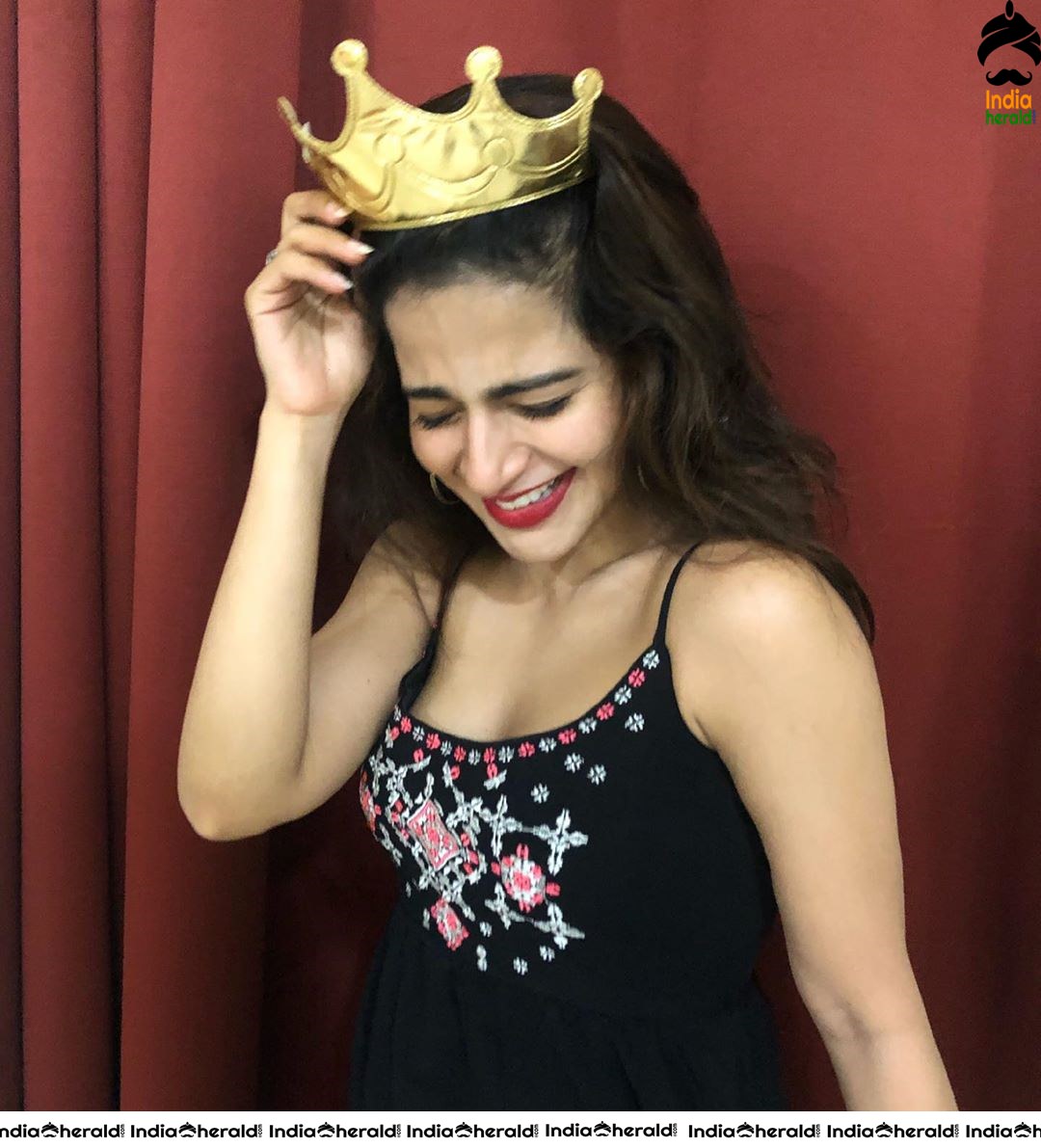 Iswarya Menon Hot Photos Collection Set 1