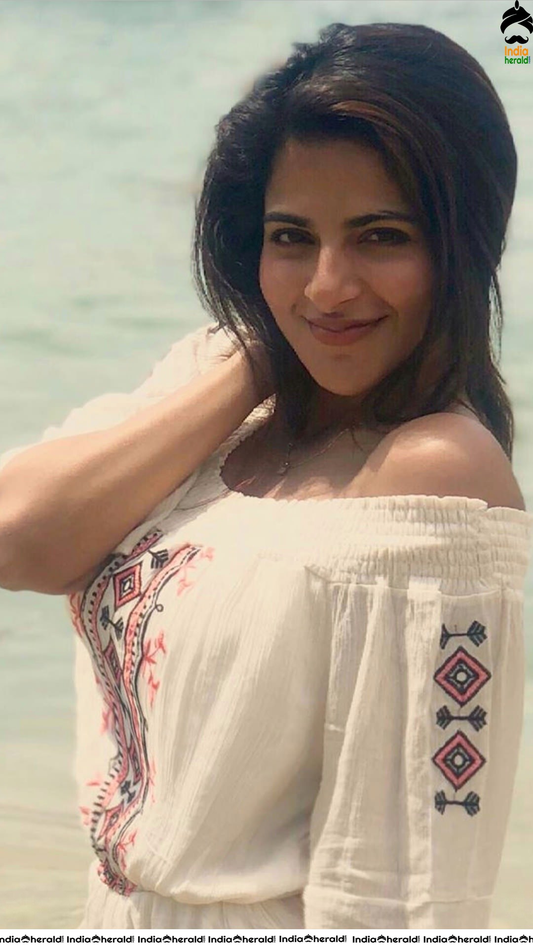 Iswarya Menon Hot Photos Collection Set 2