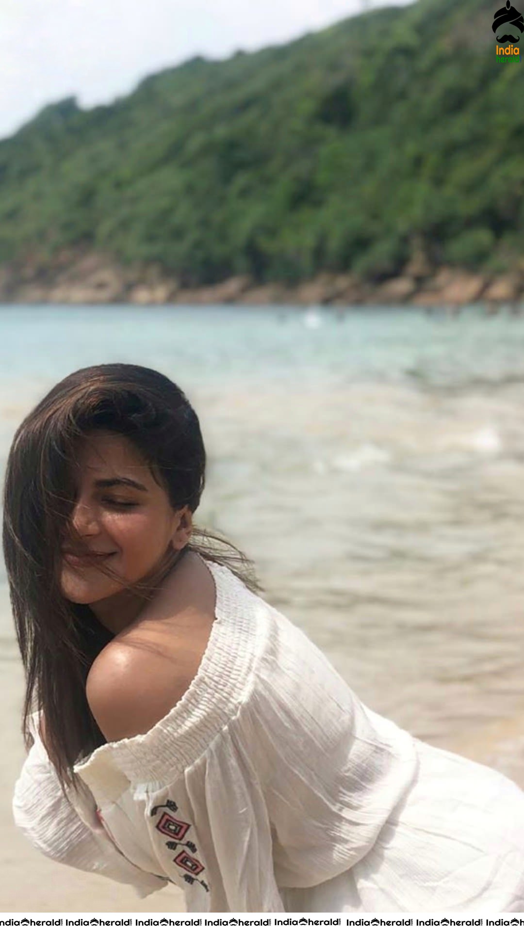Iswarya Menon Hot Photos Collection Set 2