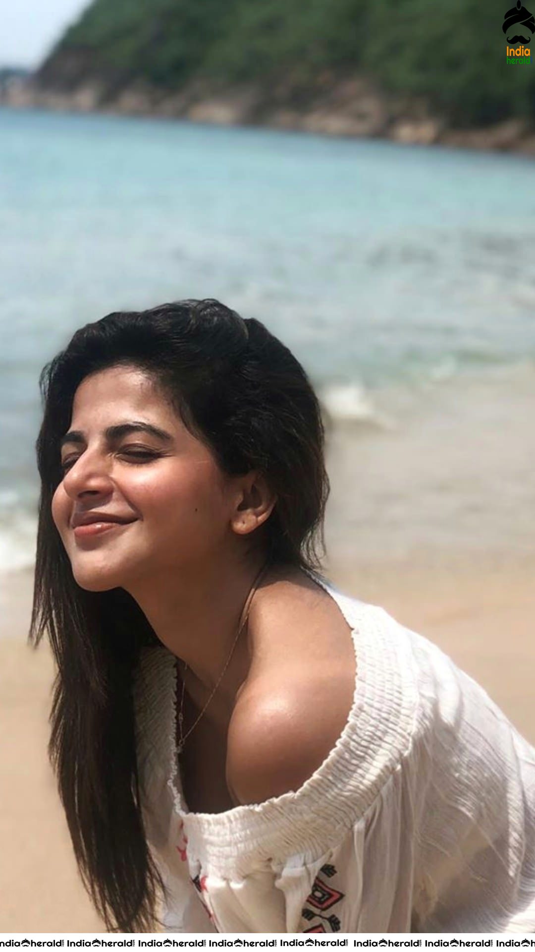 Iswarya Menon Hot Photos Collection Set 2