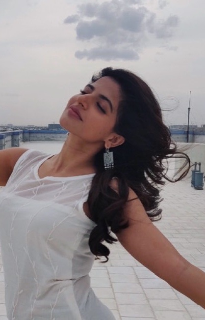 Iswarya Menon Sizzling Photoshoot Sills