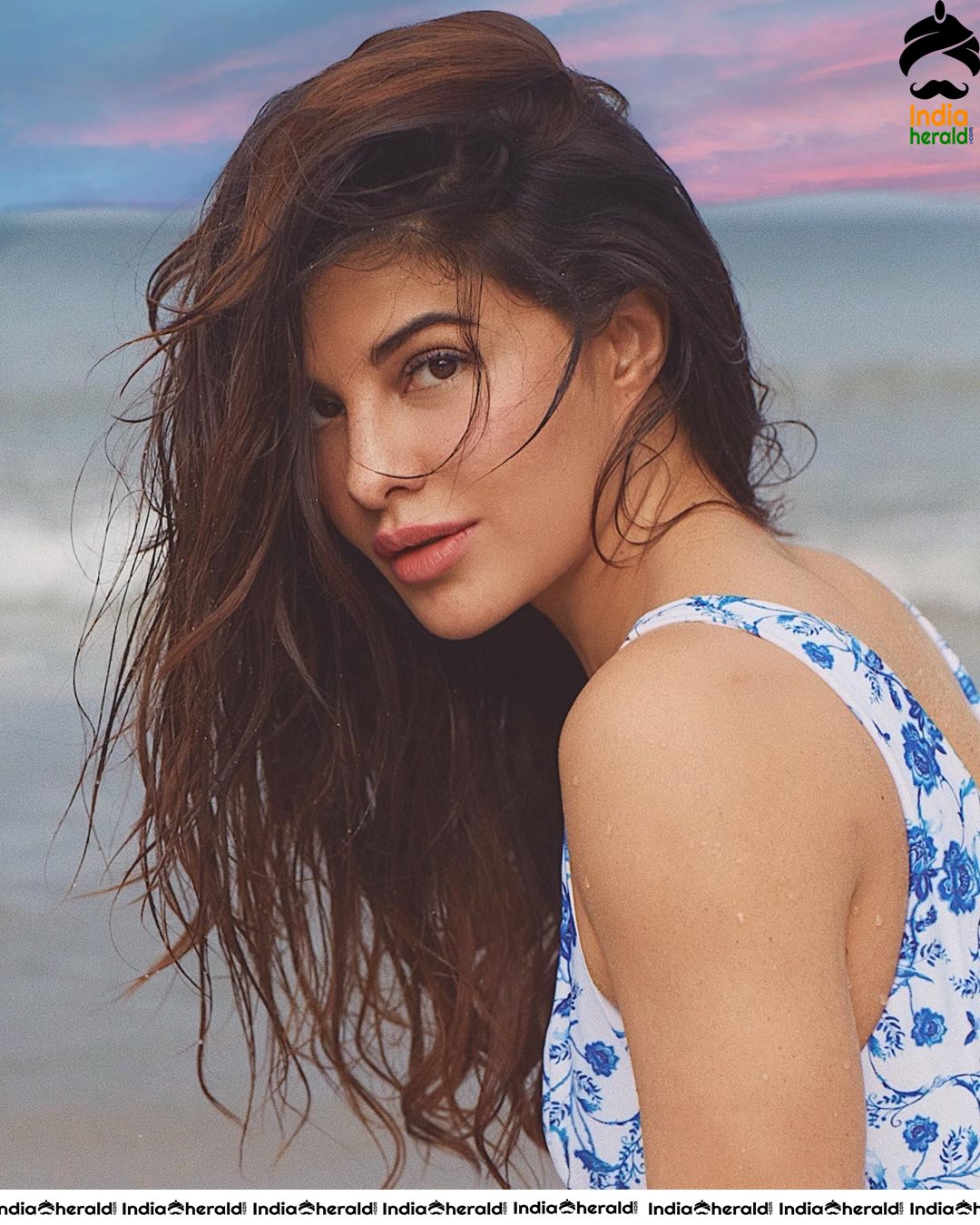 Jacqueline Fernandez Too Hot to Handle in these Photos Set 1
