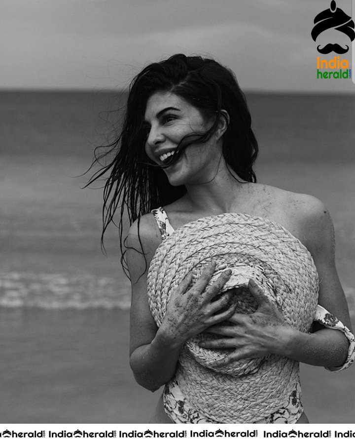 Jacqueline Fernandez Too Hot to Handle in these Photos Set 1