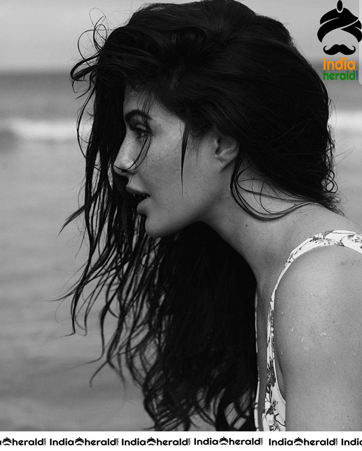 Jacqueline Fernandez Too Hot to Handle in these Photos Set 1