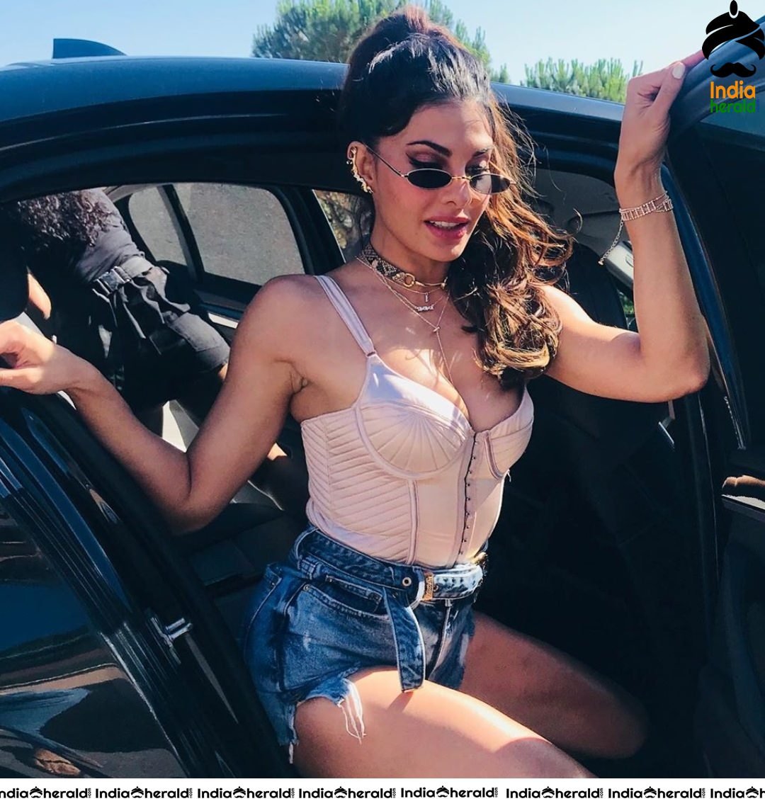 Jacqueline Fernandez Too Hot to Handle in these Photos Set 2
