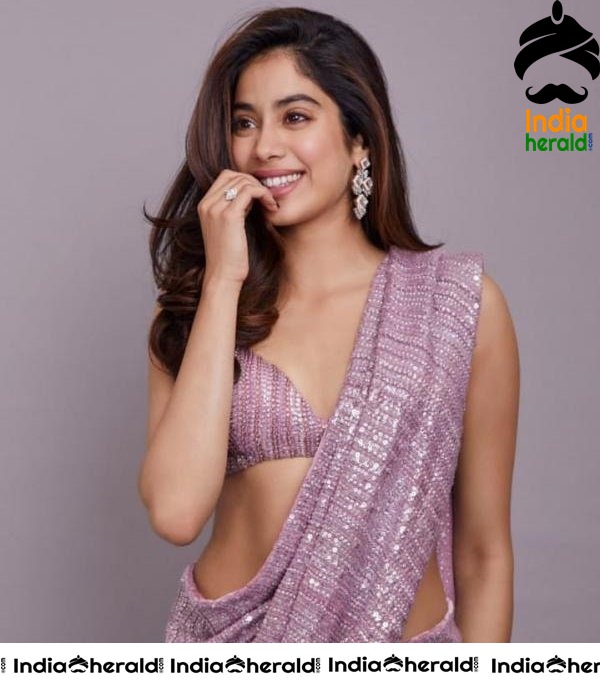 Jahnvi Kapoor Hot in Brassiere and a Sexy Saree