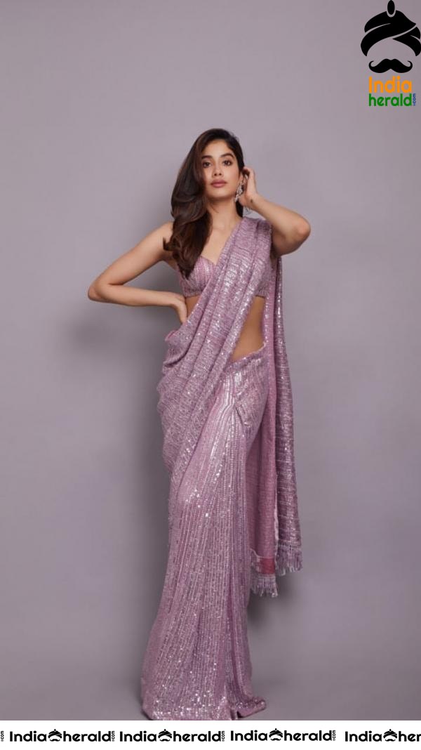 Jahnvi Kapoor Hot in Brassiere and a Sexy Saree