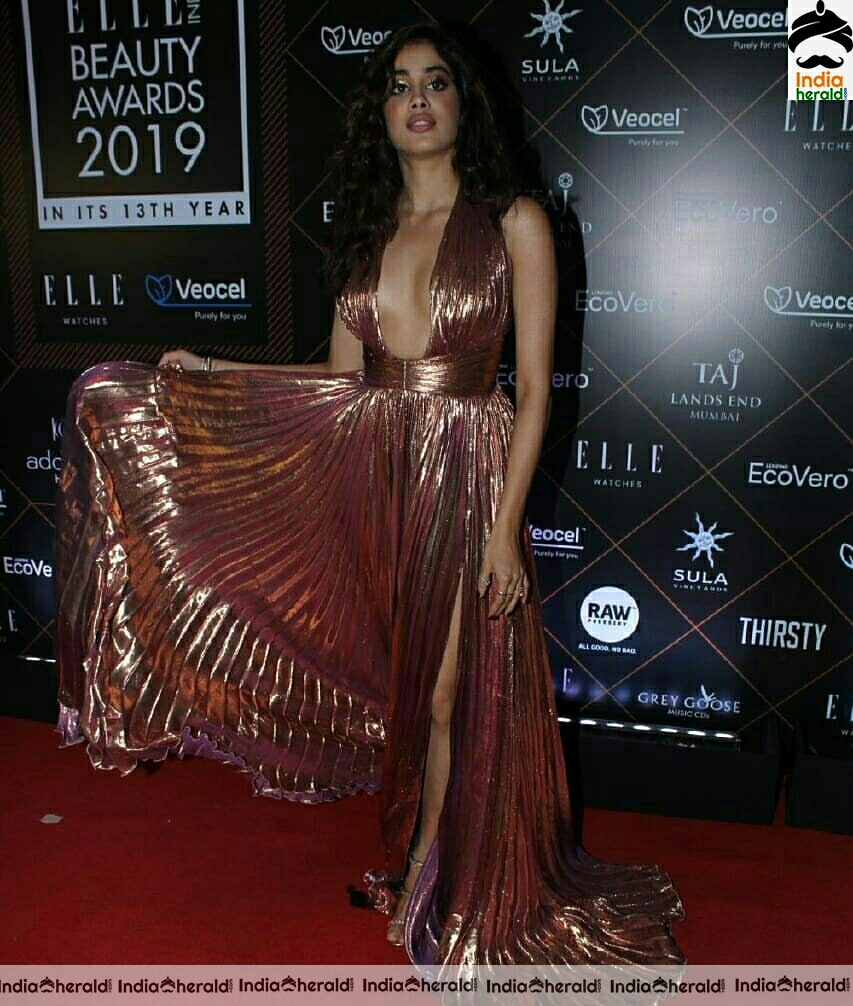 Jahnvi Kapoor Hot Stills From Elle Beauty Awards 2019