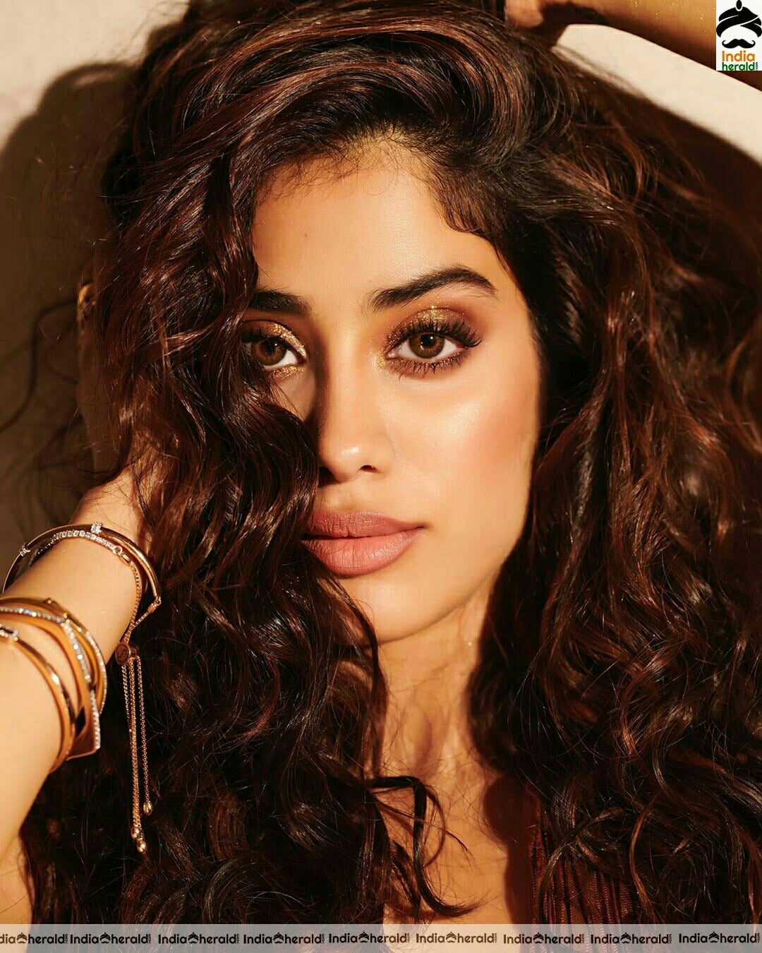 Jahnvi Kapoor Hot Stills From Elle Beauty Awards 2019