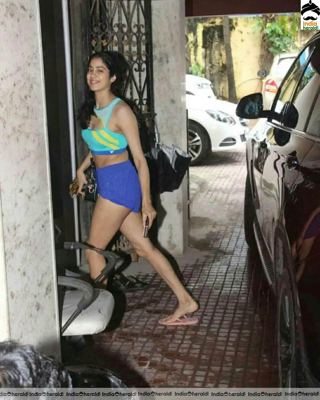 Jahnvi Kapoor revealing her waistline in Neon Brassiere