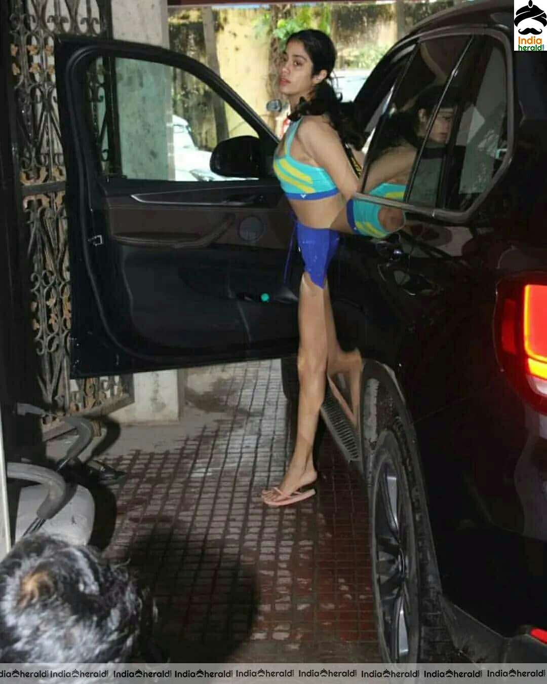 Jahnvi Kapoor revealing her waistline in Neon Brassiere