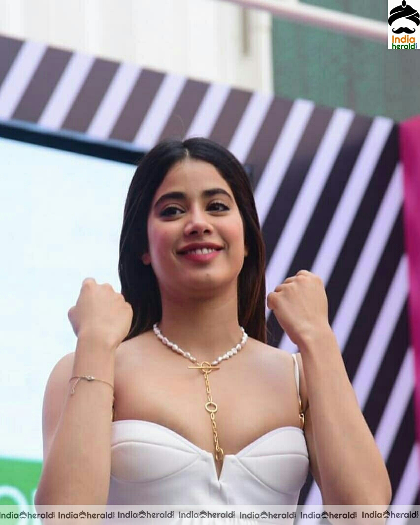 Jahnvi looking pretty at Grazia event