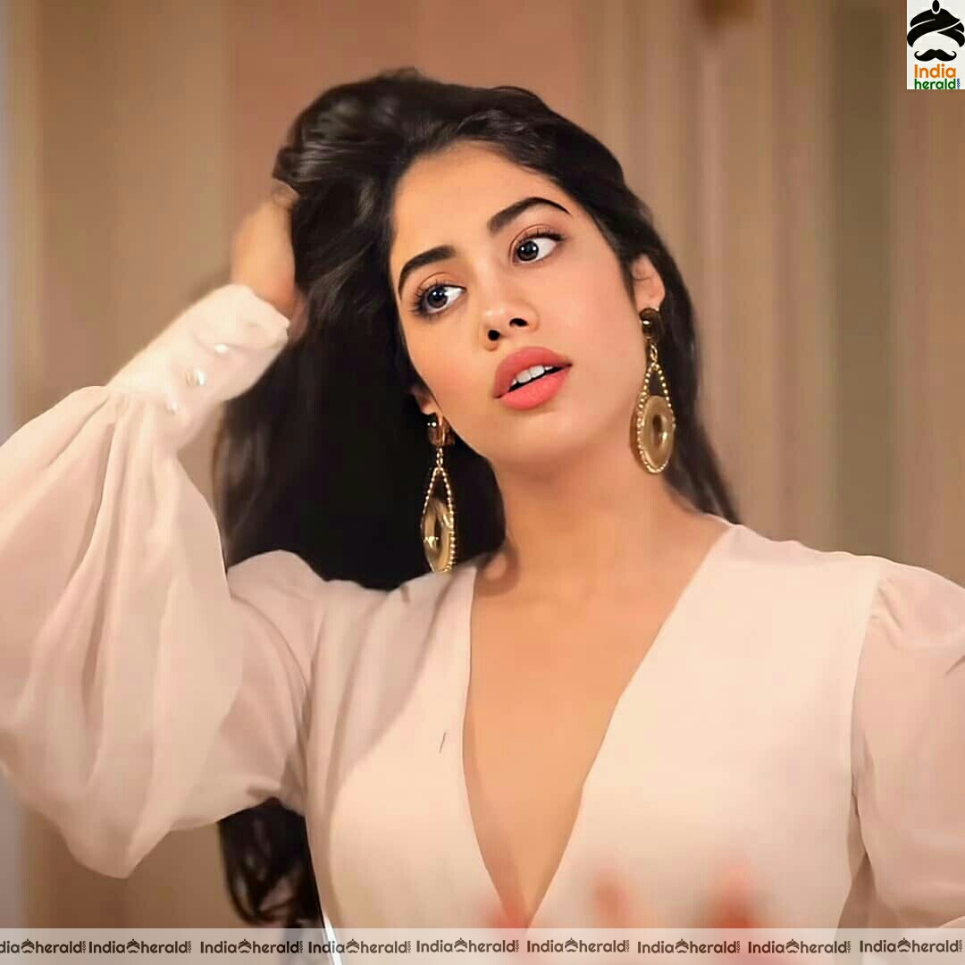 Janhvi Kapoor Cute Glam Stills