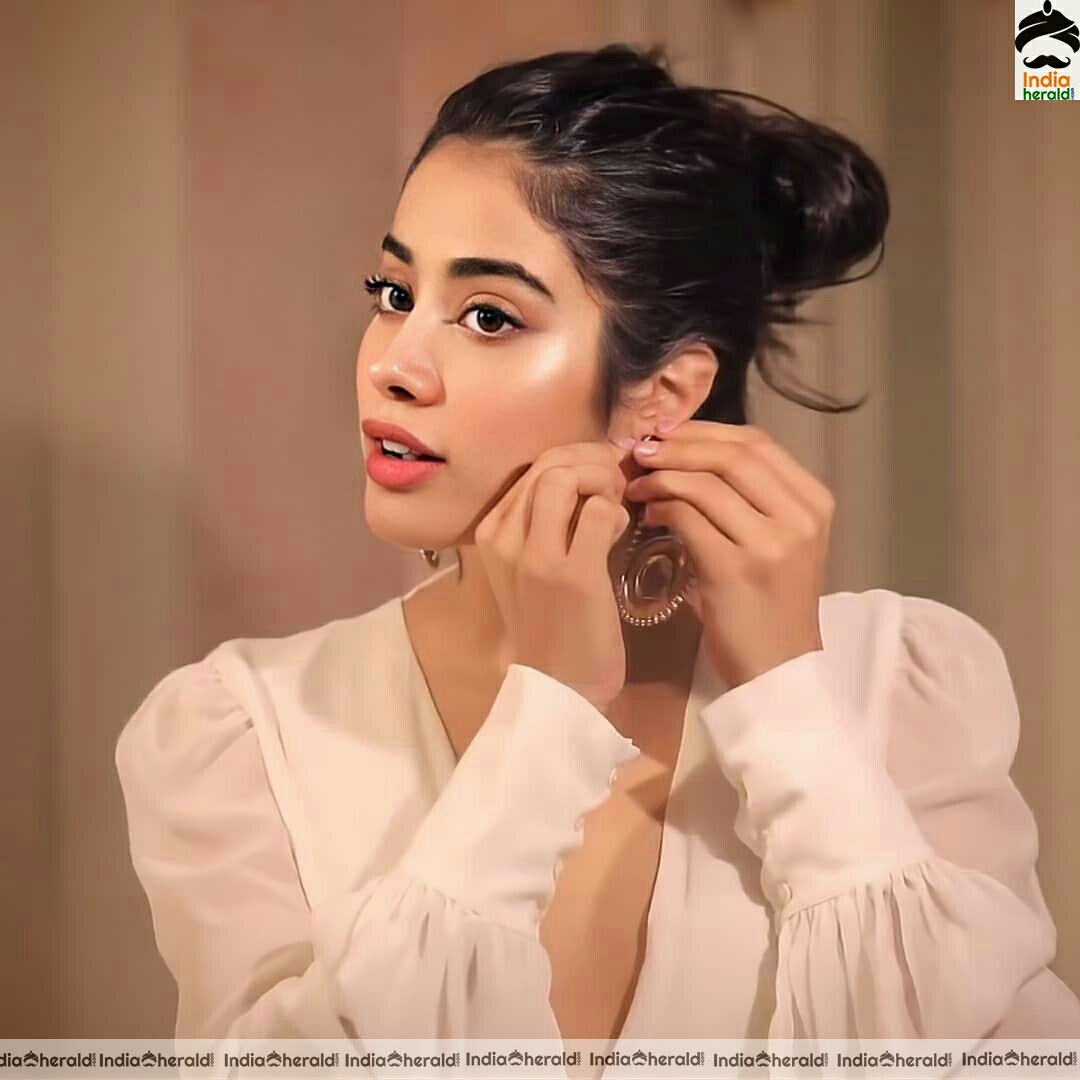 Janhvi Kapoor Cute Glam Stills