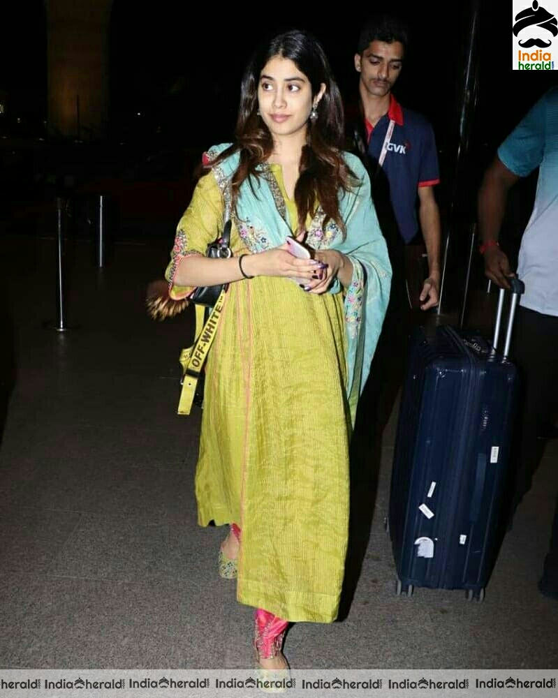 Janhvi Kapoor Cute In Chudi Spotted At Mumbai Airport