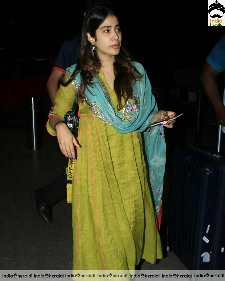 Janhvi Kapoor Cute In Chudi Spotted At Mumbai Airport