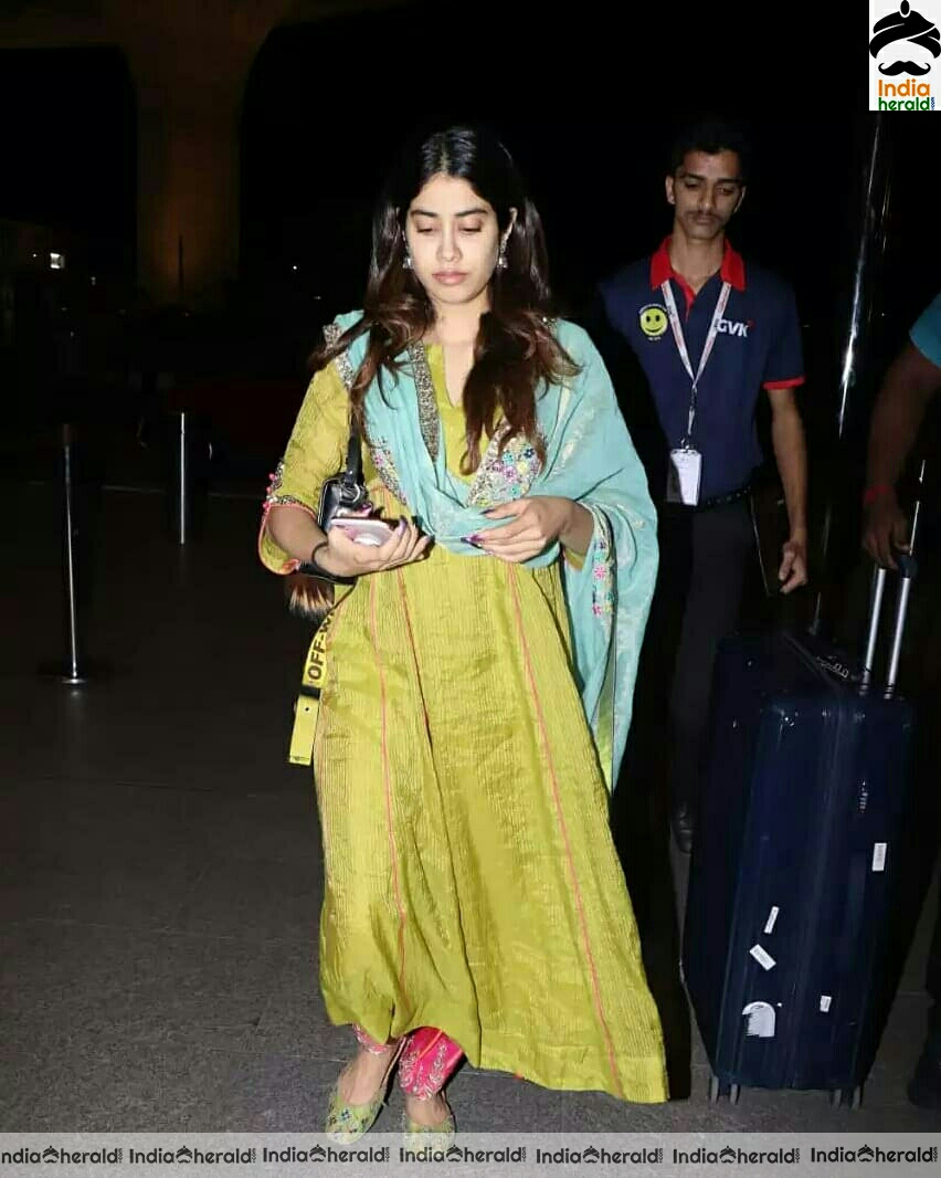 Janhvi Kapoor Cute In Chudi Spotted At Mumbai Airport