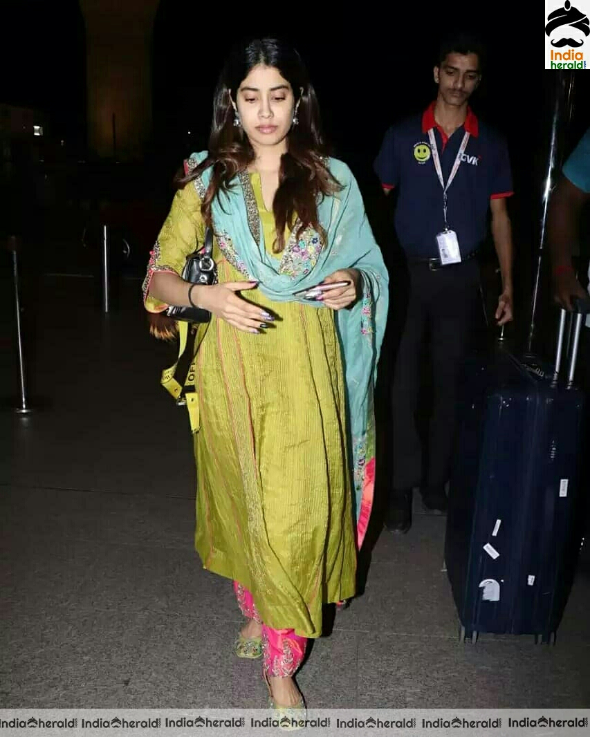 Janhvi Kapoor Cute In Chudi Spotted At Mumbai Airport