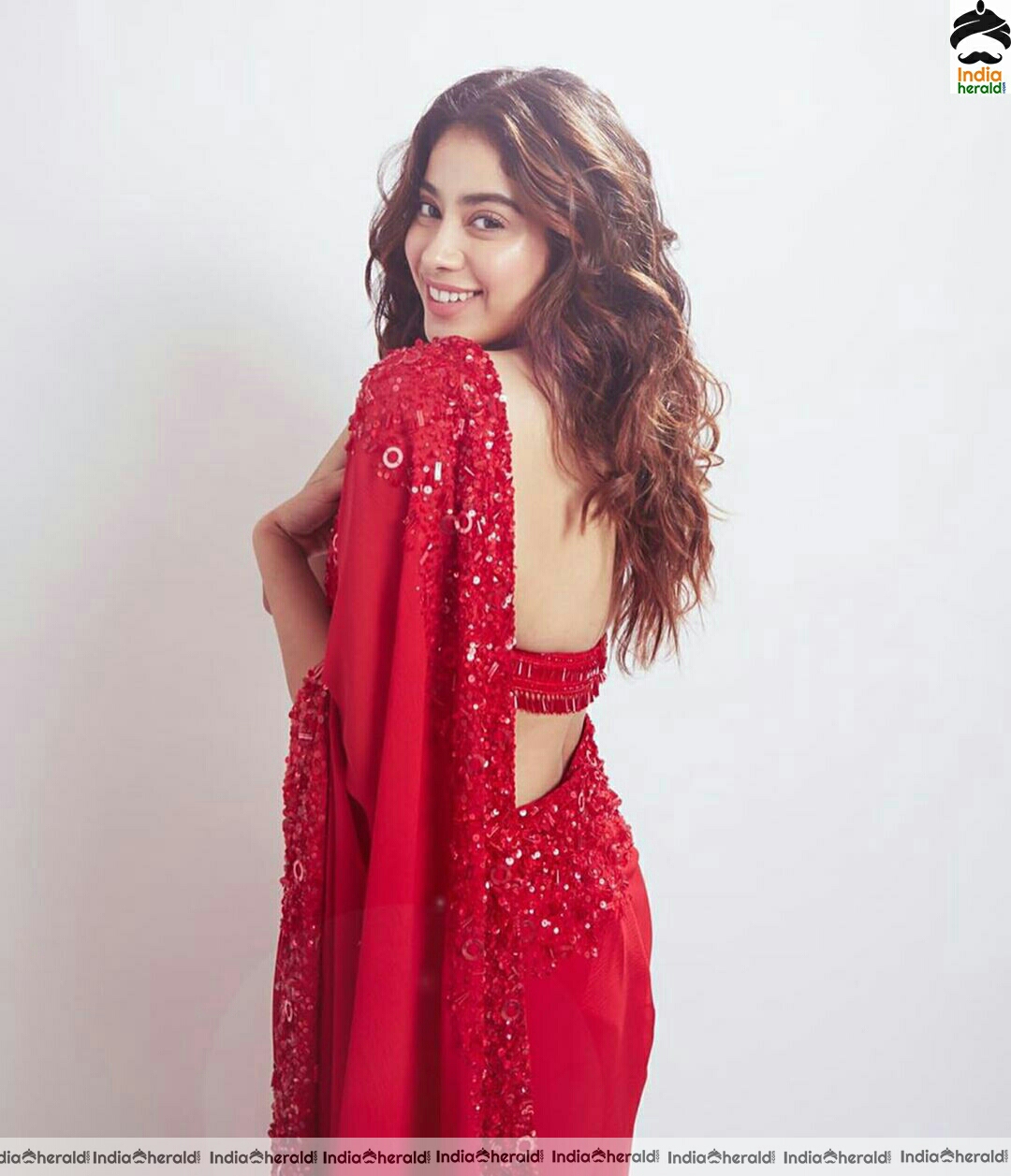 Janhvi Kapoor Hot In Gorgeous Red Saree Stills