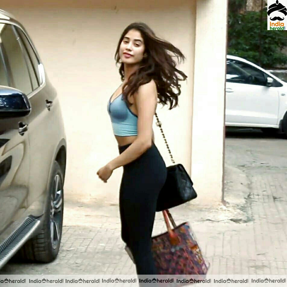 Janhvi Kapoor Hot In Gym Blouse And Pant