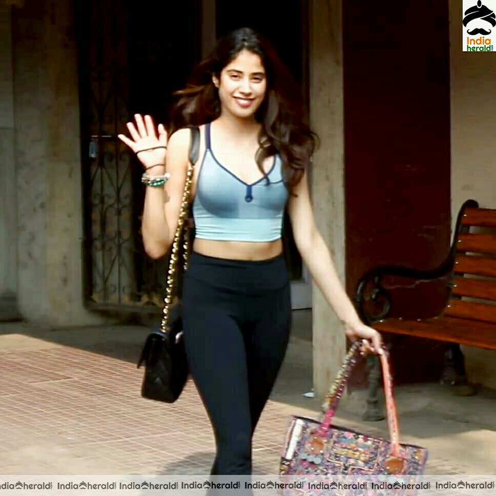 Janhvi Kapoor Hot In Gym Blouse And Pant