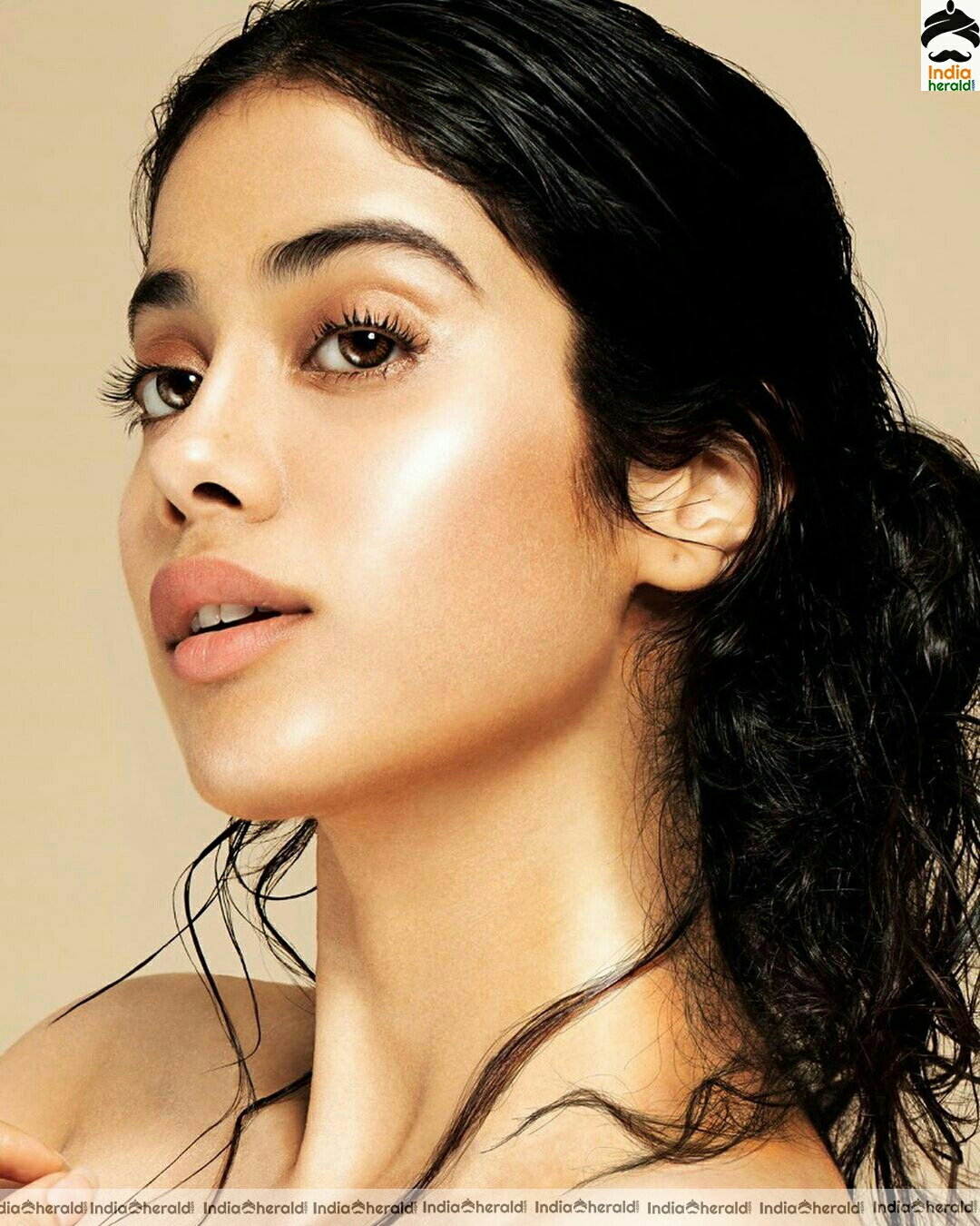 Janhvi Kapoor Hot Latest Stills